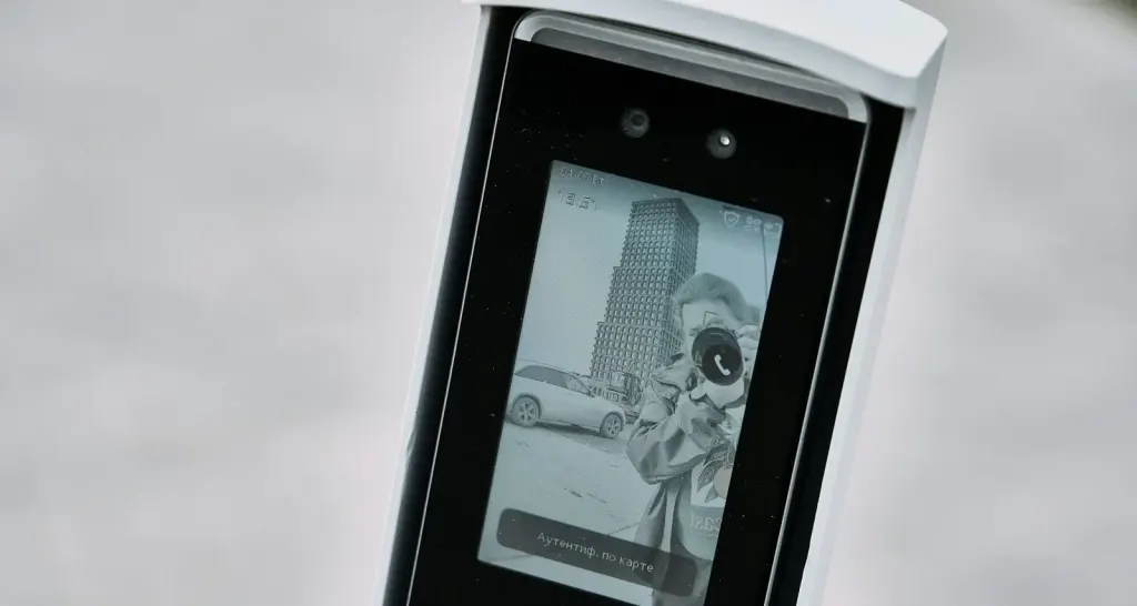 Face recognition access control terminal