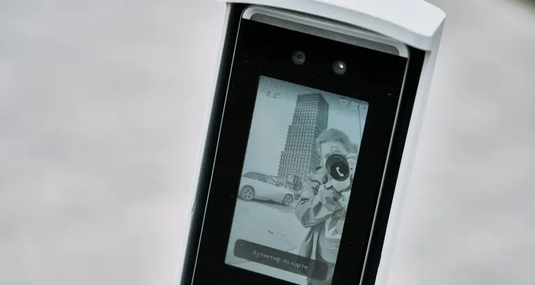 Face recognition access control terminal
